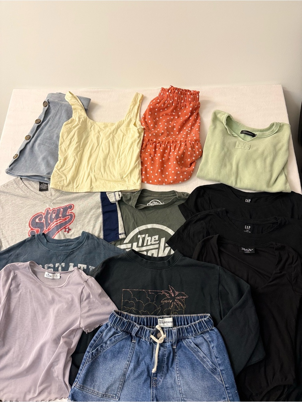 Women’s Clothing Lot Bundle Small/Medium Toos Shrts Skirts Gap Hollister 12 Pc - Picture 3 of 12